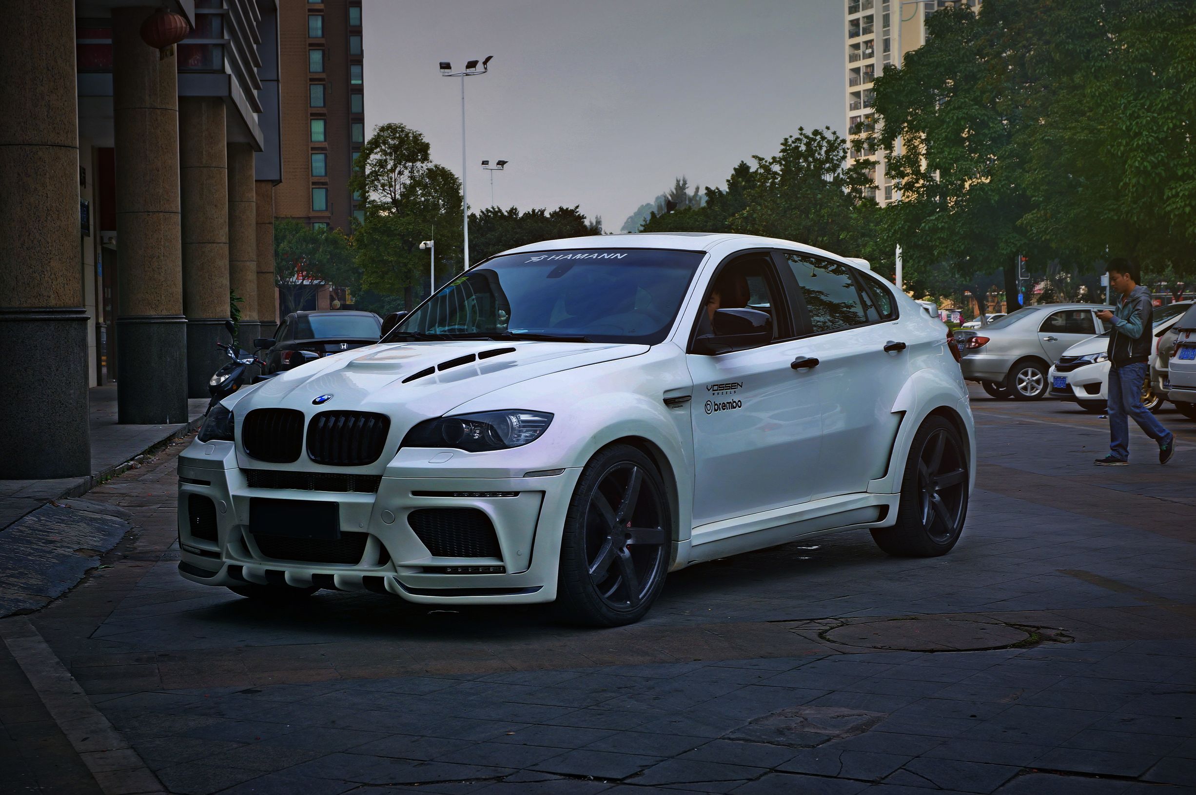 老款宝马x6改大灯和前后包围,宝马x6内外老改新改装案例