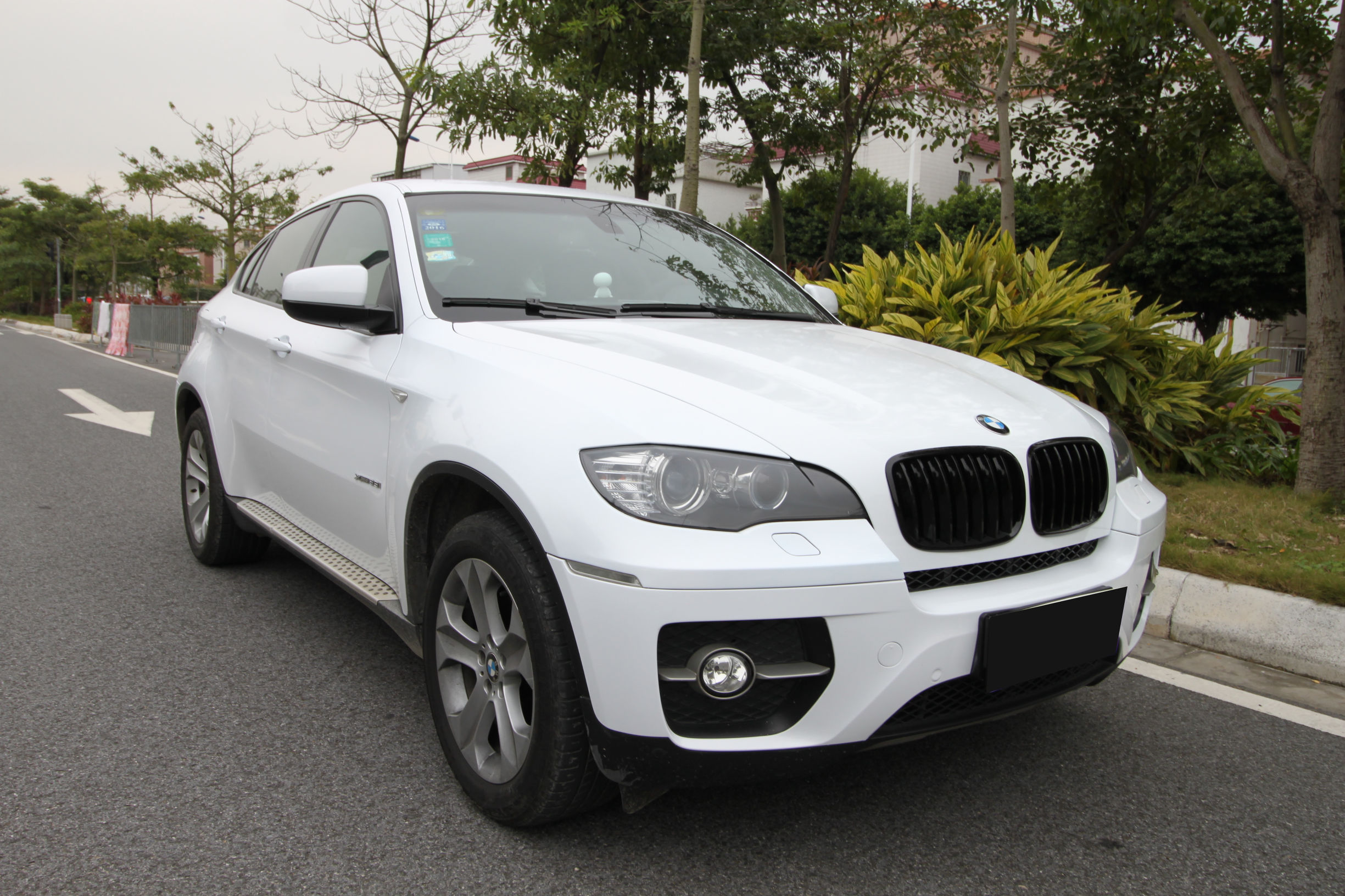 老款宝马x6改大灯和前后包围,宝马x6内外老改新改装案例