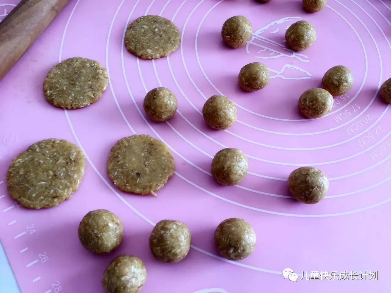 粗粮燕麦饼干,营养燕麦饼干是用哪种燕麦做的