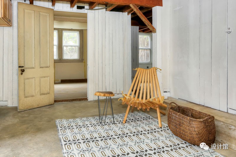 自建房与山融合,背靠石墙建房