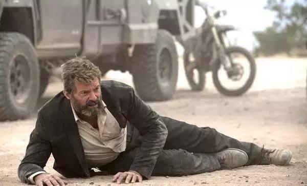 休杰克曼还会不会演金刚狼了 (休杰克曼牵手爱妻现身)