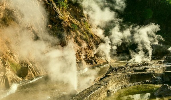 腾冲火山和热海哪个更值得去,去看腾冲火山
