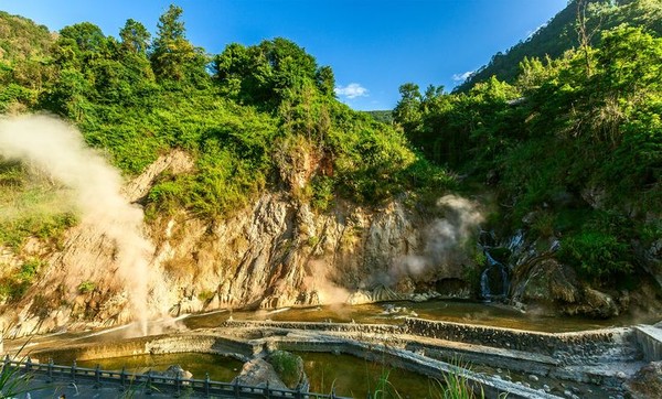 腾冲火山和热海哪个更值得去,去看腾冲火山