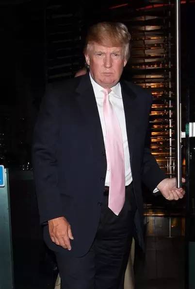 特朗普穿搭,特朗普穿衣风格特点