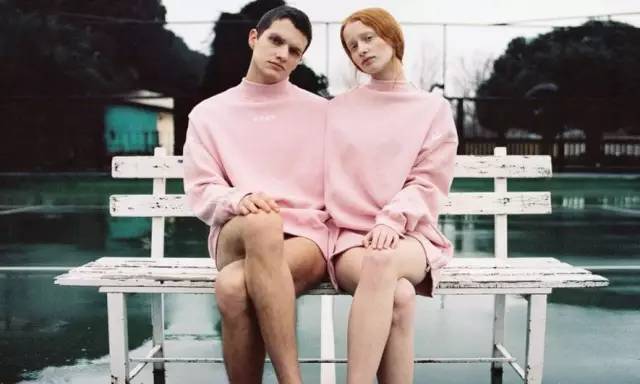 告别撞衫试试正流行的不对称衣服,适合40岁穿的小众品牌