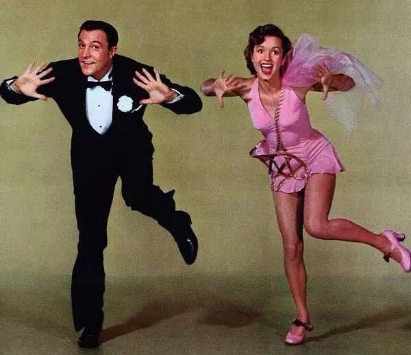 扒一扒好莱坞“后台歌舞片”的历史和套路