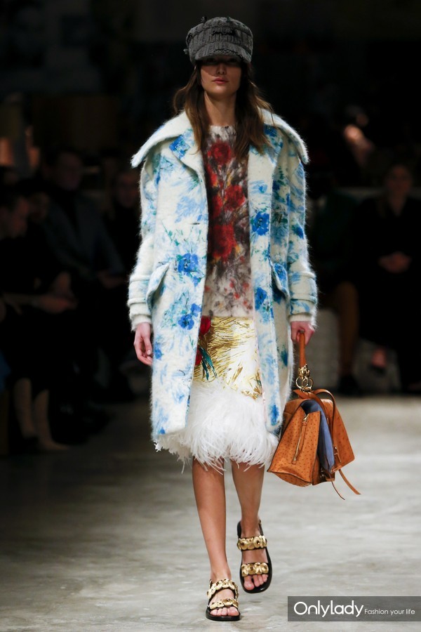 prada今夏最值得入手的包包,prada哪款包最值得入手