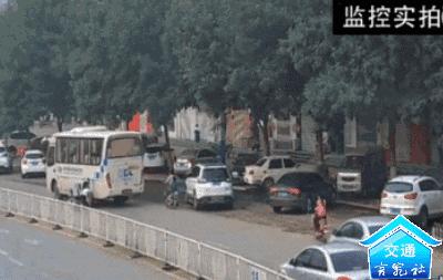 漳州人关注！看到街上的反光锥没？交警蜀黍又有新动作，小电驴你走对路了吗？