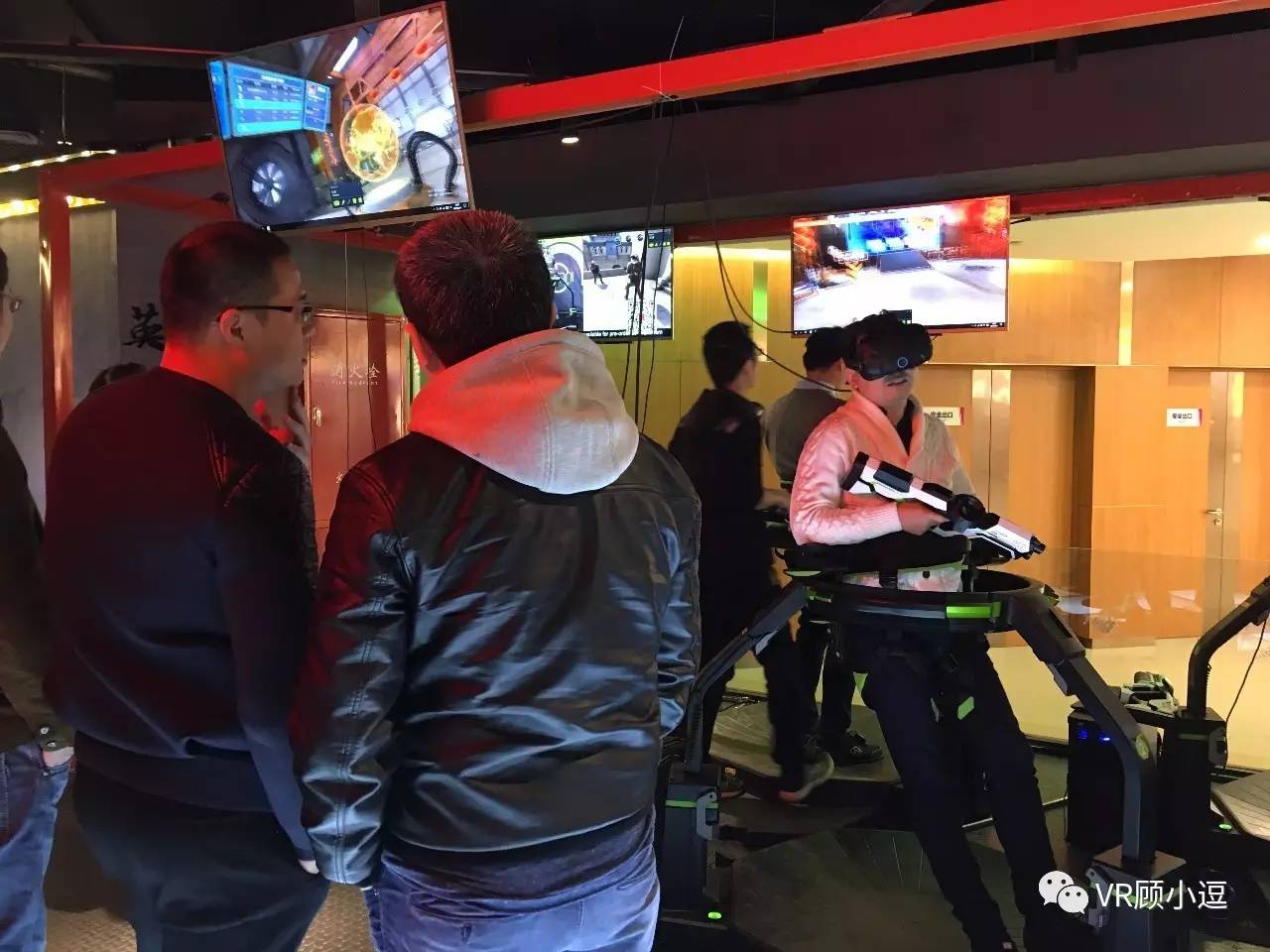 目前vr体验馆的市场,开一家vr体验店要多少钱