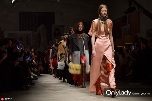 prada今夏最值得入手的包包,prada哪款包最值得入手