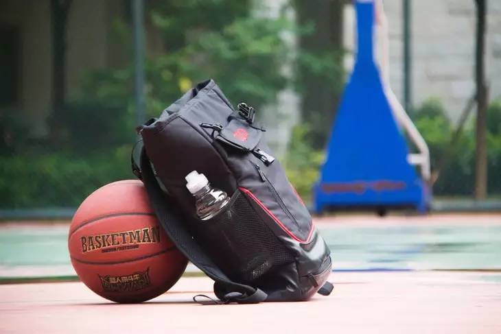 球场丢水杯,在公园丢东西怎么办