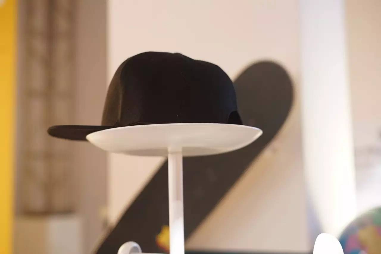 一口气推出了50多款PS新品，宜家彻底放飞了自我！挂到墙上的沙发、自动浇水的花盆……错过等3年