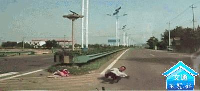 漳州人关注！看到街上的反光锥没？交警蜀黍又有新动作，小电驴你走对路了吗？