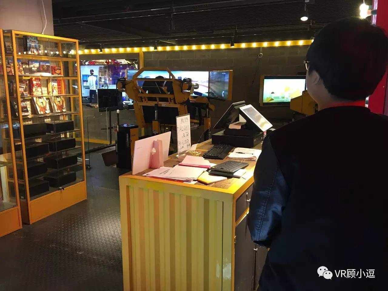 目前vr体验馆的市场,开一家vr体验店要多少钱