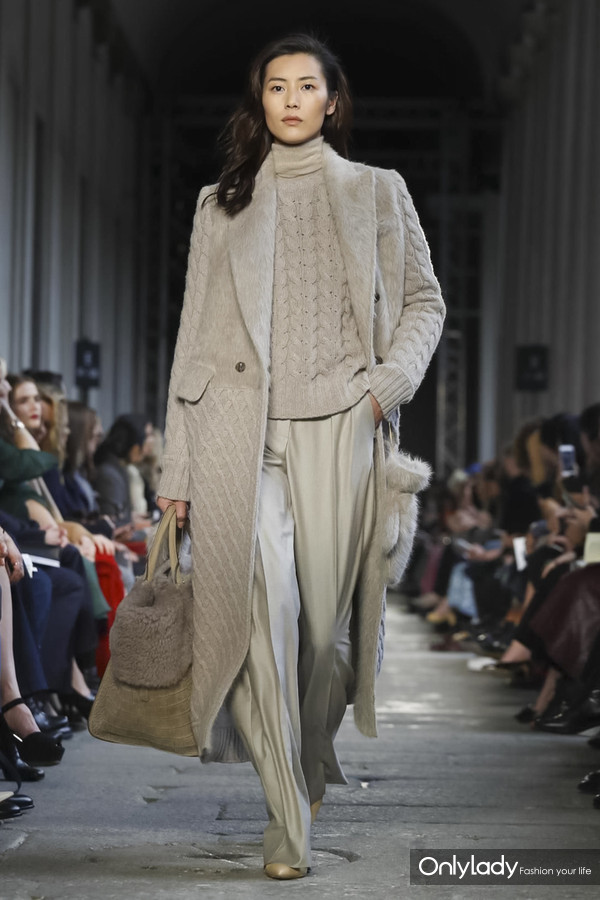 prada今夏最值得入手的包包,prada哪款包最值得入手