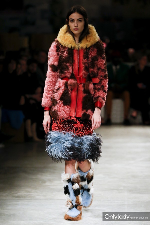 prada今夏最值得入手的包包,prada哪款包最值得入手