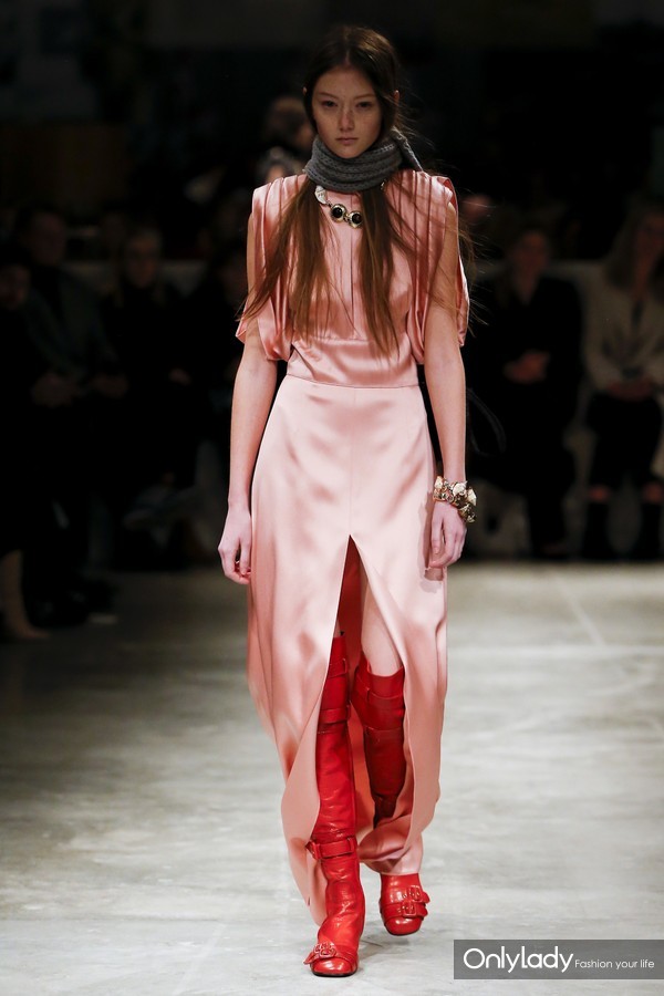 prada今夏最值得入手的包包,prada哪款包最值得入手