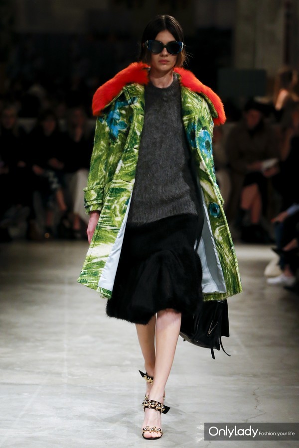 prada今夏最值得入手的包包,prada哪款包最值得入手