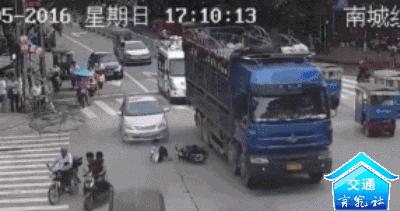 漳州人关注！看到街上的反光锥没？交警蜀黍又有新动作，小电驴你走对路了吗？