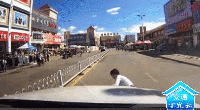 漳州人关注！看到街上的反光锥没？交警蜀黍又有新动作，小电驴你走对路了吗？