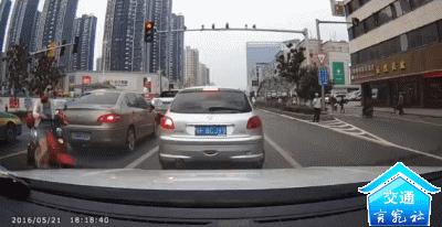 漳州人关注！看到街上的反光锥没？交警蜀黍又有新动作，小电驴你走对路了吗？