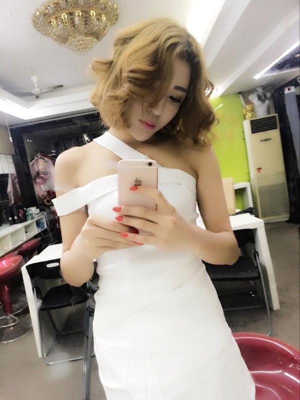 肩上带子,肩上有肩带勒痕