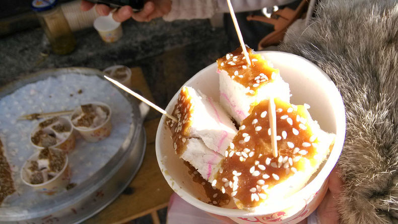 今晚，我掉进了夜市小吃的“深坑”