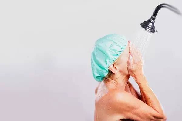 该不该远离父母出外打工,年轻人要不要远离父母外出打工