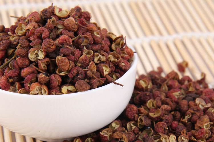 重庆解放碑苍蝇小馆子,重庆生意火爆的苍蝇面馆子