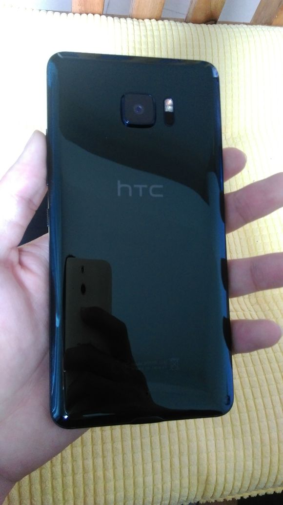 htcu11+与htcuultra区别,htcultra蓝宝石屏幕