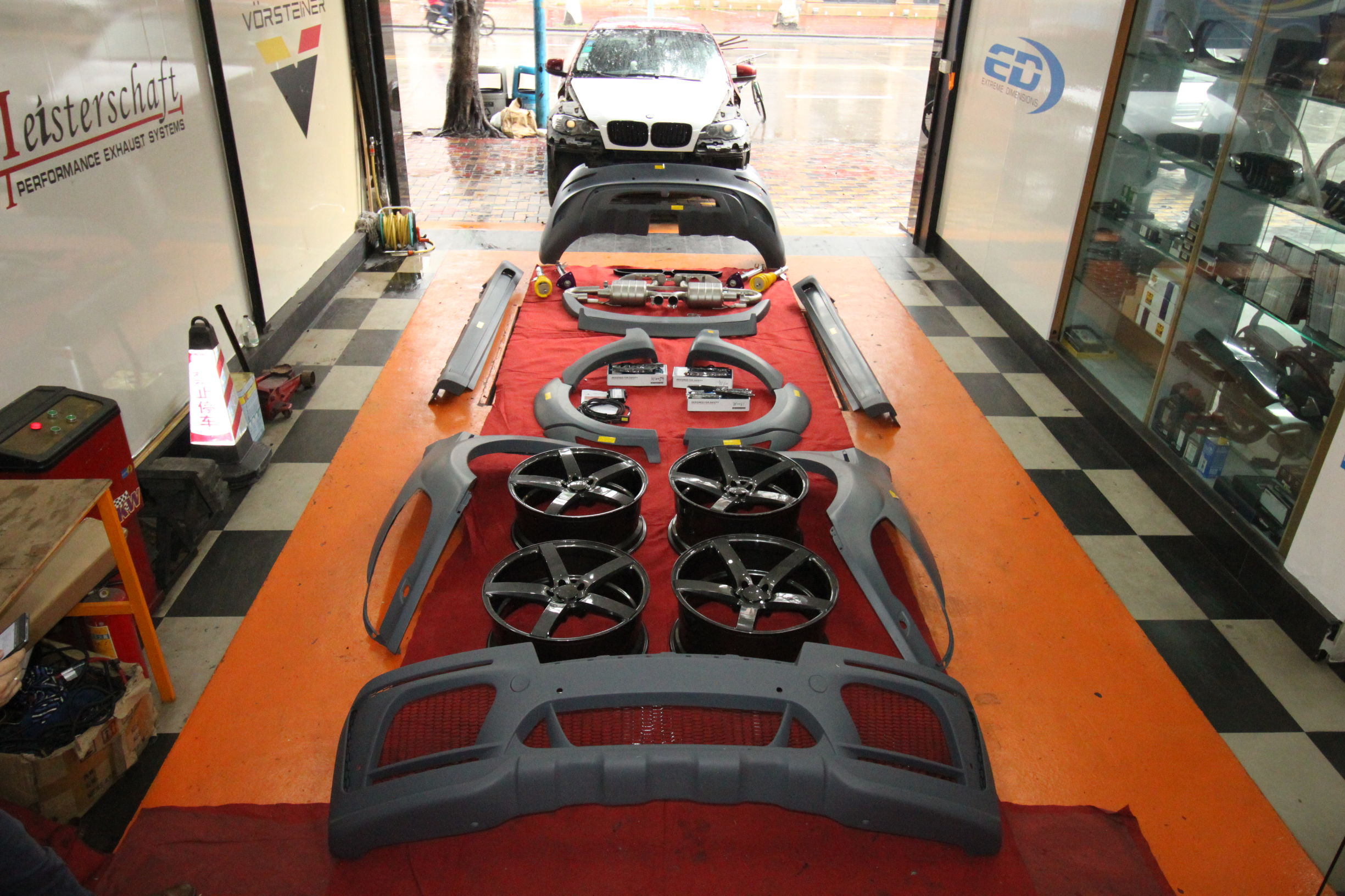 老款宝马x6改大灯和前后包围,宝马x6内外老改新改装案例