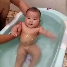 婴儿湿疹极坏妈妈，到底该怎么办