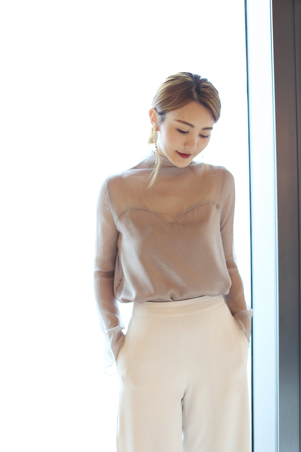 时尚洋气黑色雪纺上衣搭配直筒裤,白色雪纺裤裙搭配上衣