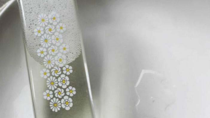 化妆水有泡沫是好是坏,化妆水泡泡细但很快消失