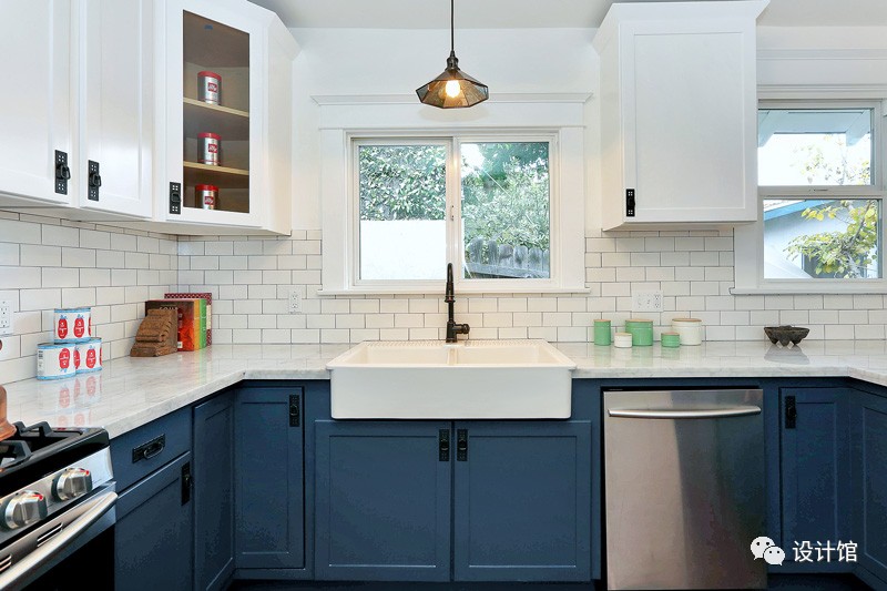 自建房与山融合,背靠石墙建房