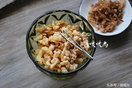 怎样去核桃皮渍,有没有快速去核桃皮的方法