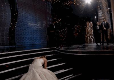 14岁退学又怎样？石头姐终获奥斯卡影后：幸运=人美还努力！