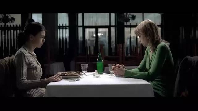 为了堕胎，她和怀孕的室友竟主动被无良医生玷污！