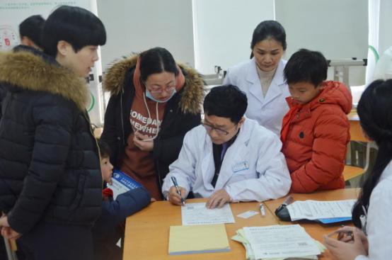 眼科专家公益讲座,眼科义诊关爱老人