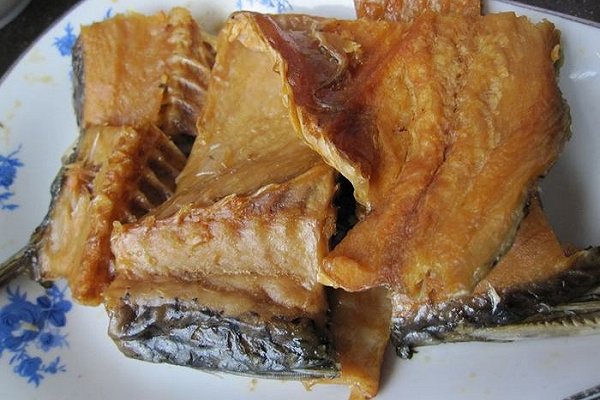 已经蒸出来的咸鱼太咸了怎么办,咸鱼怎样做不柴而且好吃