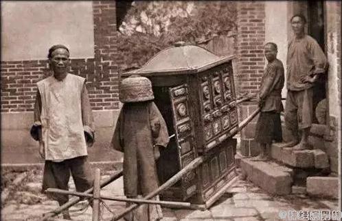 袜子破个洞怎么补救视频,袜子破了个洞怎么办