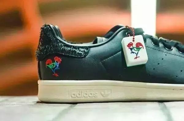 外国人把“酱油”穿在身桑，时尚界都流行用中文装逼啦！