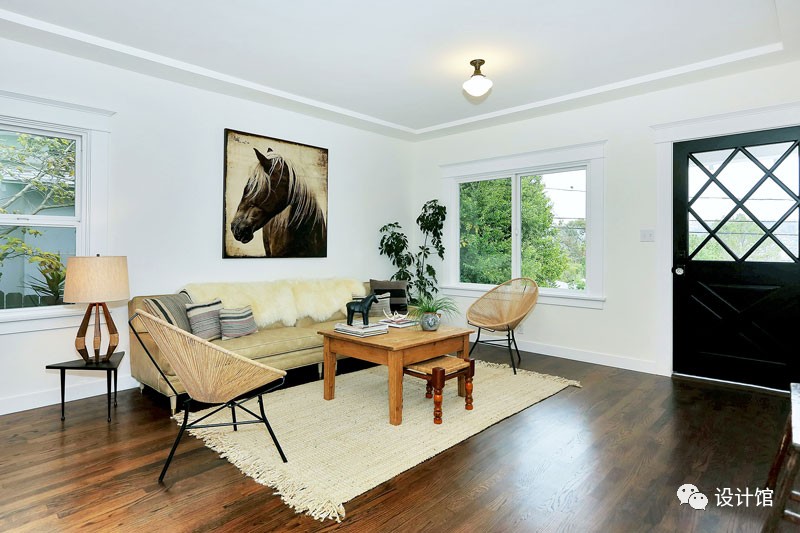 自建房与山融合,背靠石墙建房