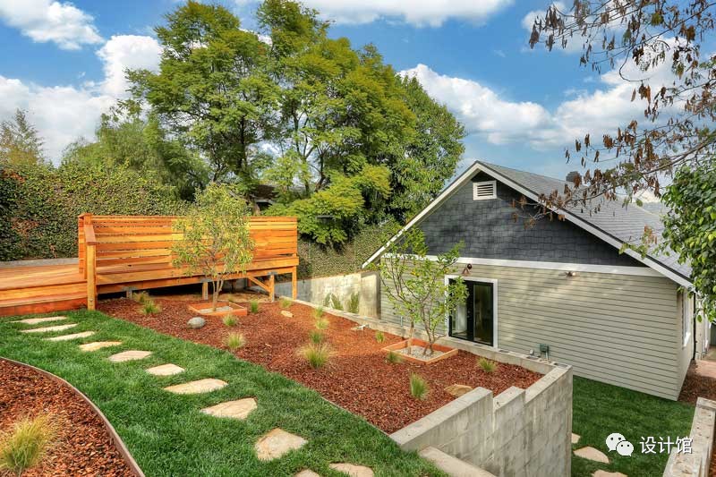 自建房与山融合,背靠石墙建房