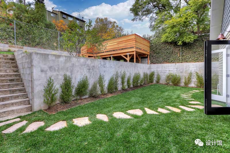 自建房与山融合,背靠石墙建房