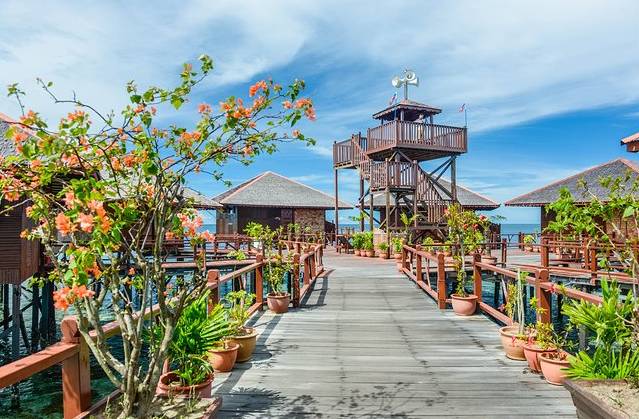 阳春三月，小萌高管们受邀齐飞诗巴丹参加“马布海洋日”~