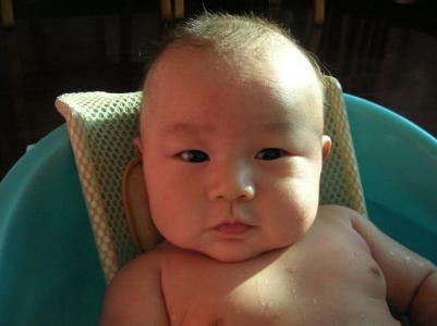 小孩子发烧怎么调理不吃药,孩子发烧可以喂药吗