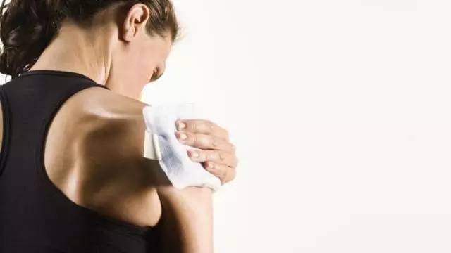 膝盖外侧上方酸胀疼痛,膝盖疼在线问答