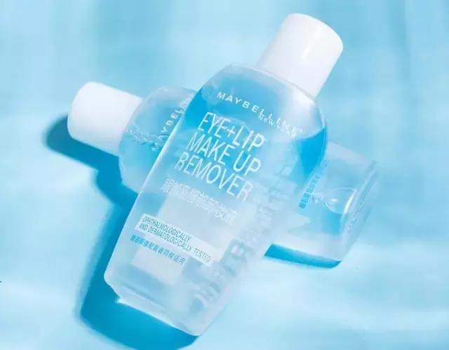 李健唱歌的变化,李健露脚踝