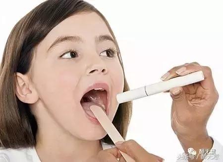 老人咬舌头是什么病的前兆,老人舌头不自觉往外吐是什么原因